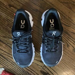 On Cloud Cloudswift athletic shoes